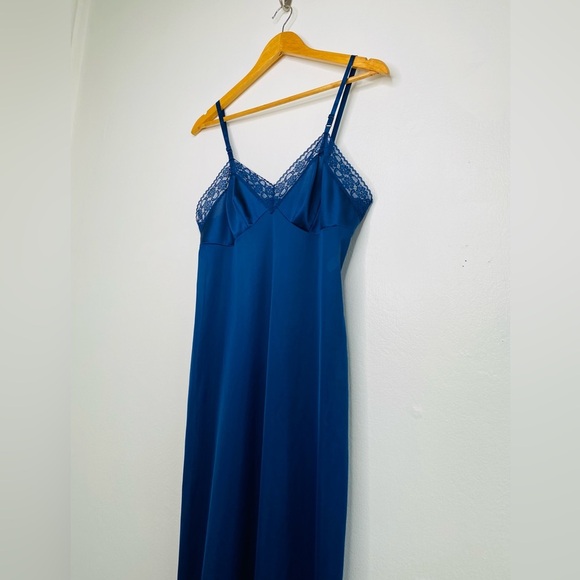 Vanity fair Vintage Nylon and Lace Full Slip Midi Navy Blue Size M Pin up Retro - Picture 2 of 9